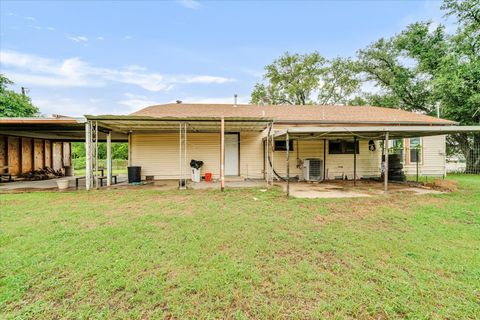 A home in Giddings