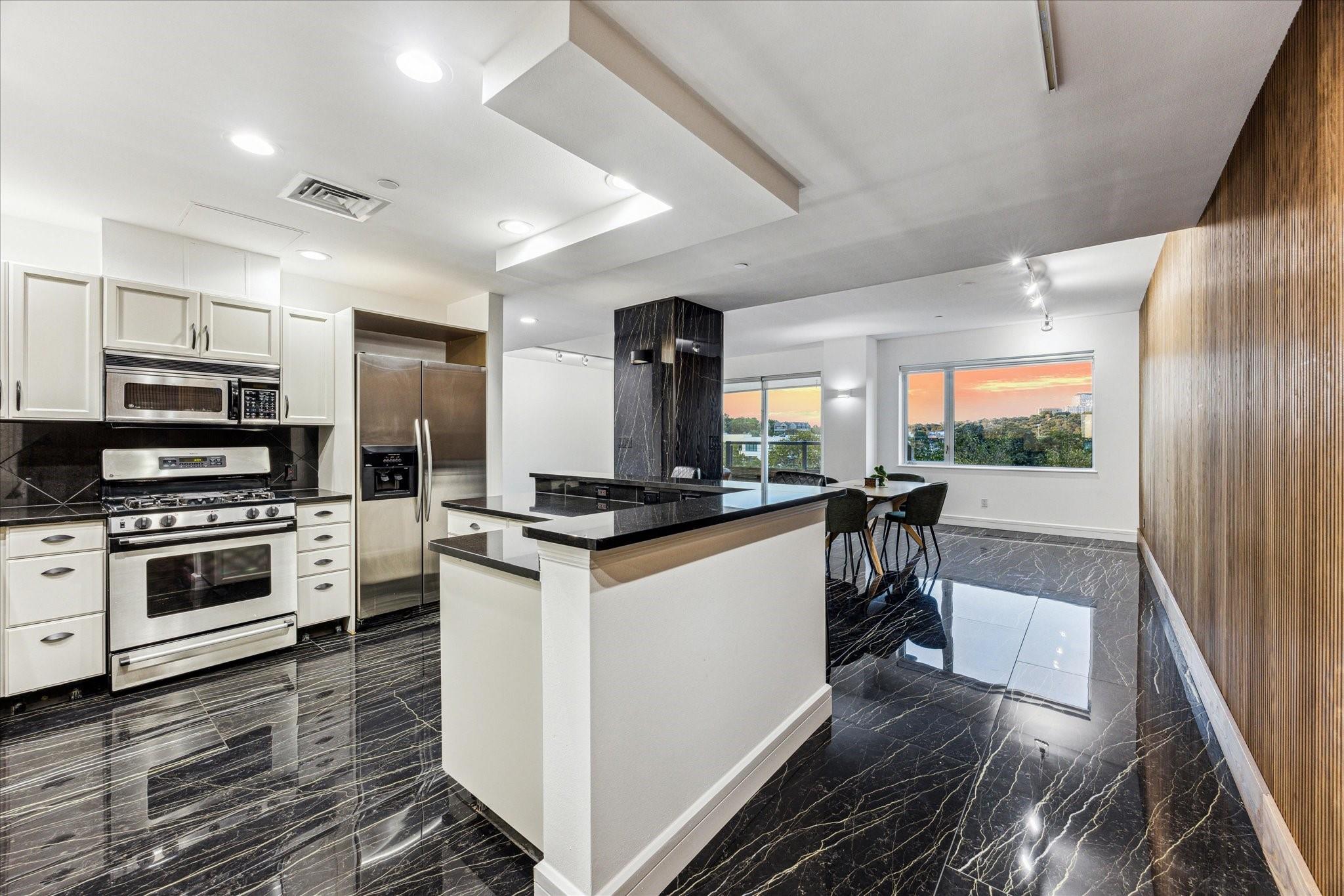 901 W 9th ST 401