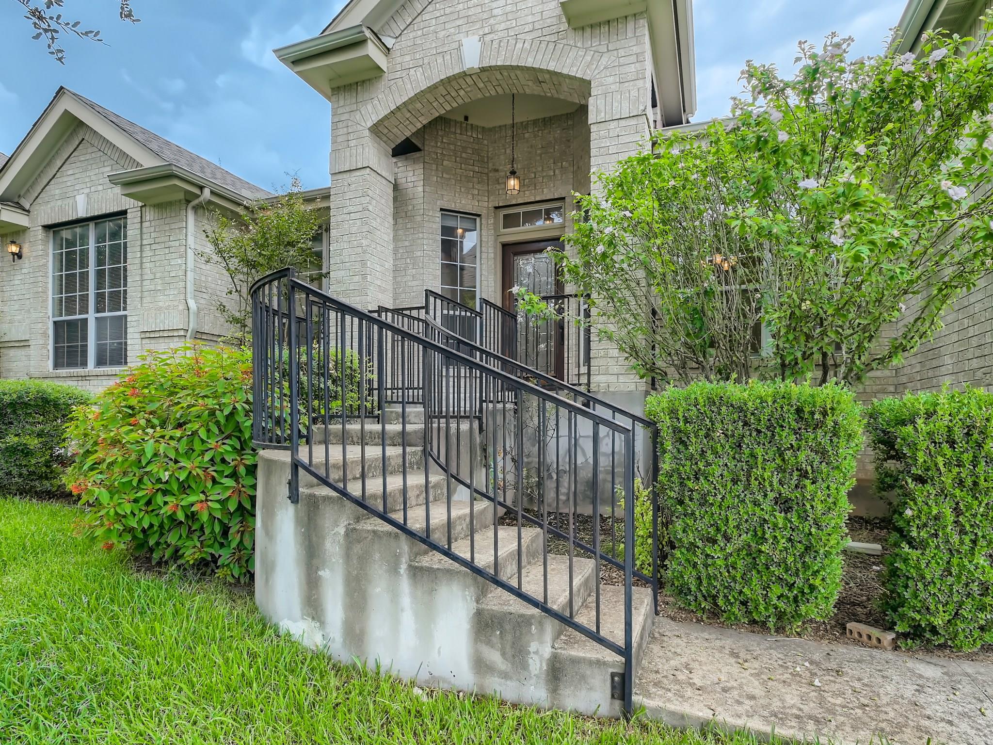 11918 Loomis DR