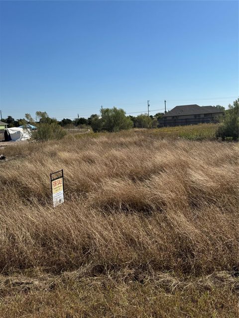 109 Bianca CIR Del Valle TX 78617