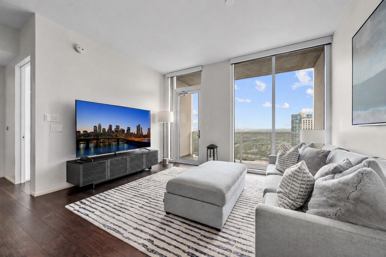 301 West Ave 3208