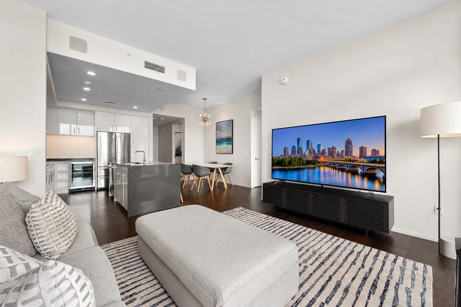 301 West Ave 3208
