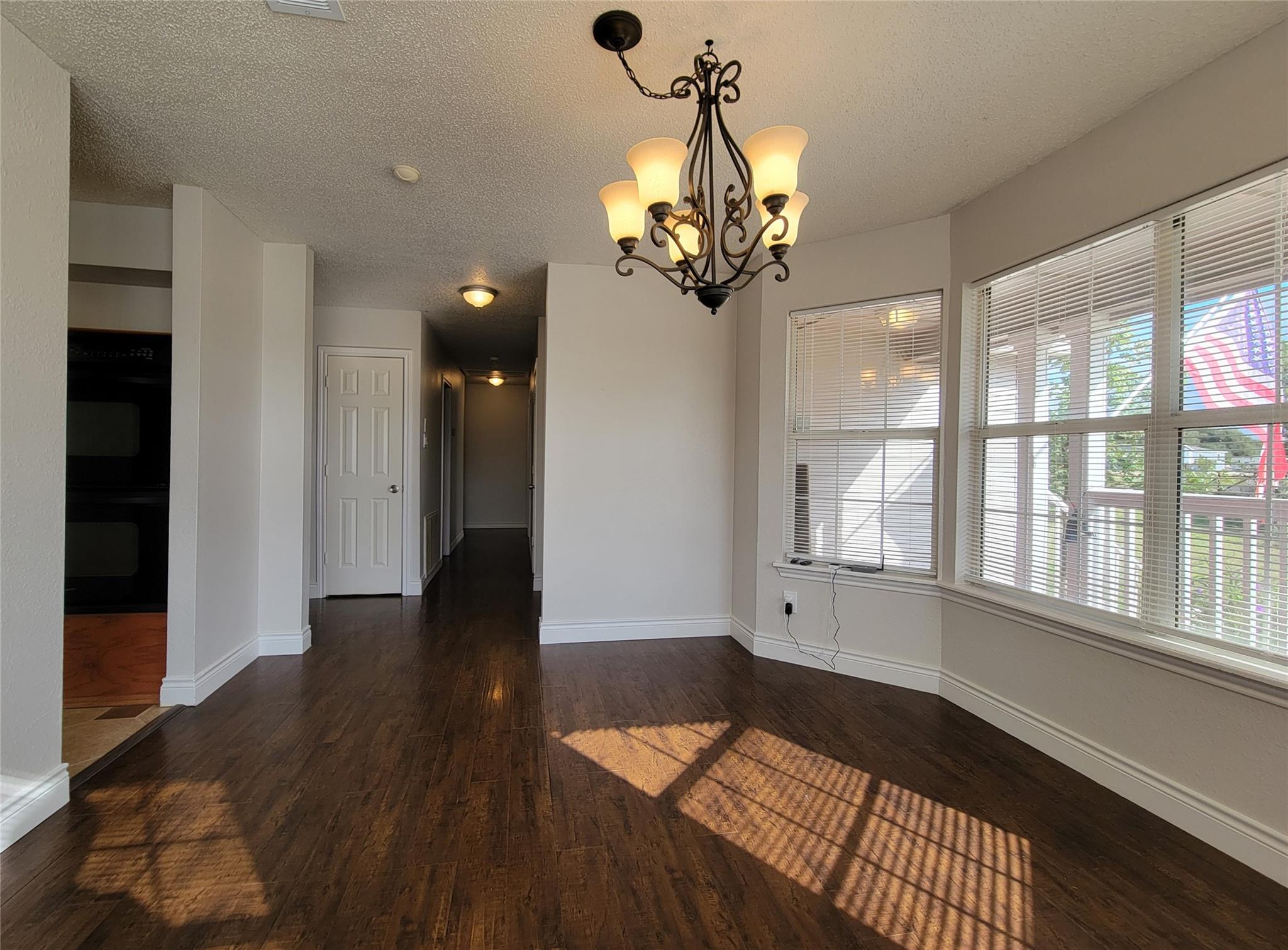 702 Phillip LN
