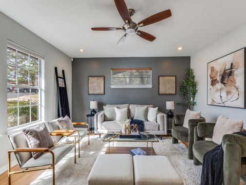 Photo of 1705 Adriane DR, Austin, TX 78721 (MLS # 7123106)