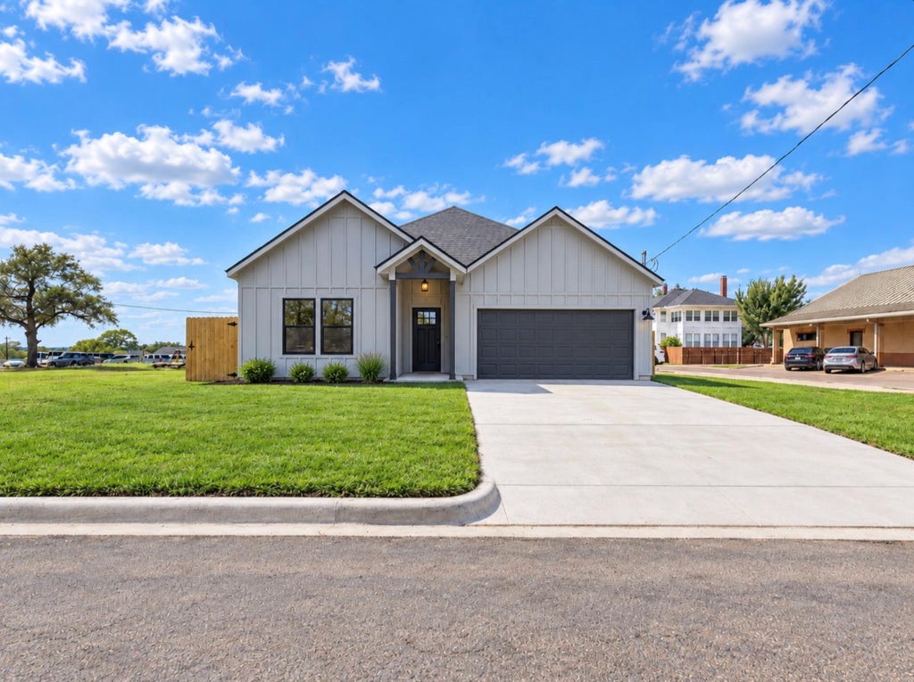 Photo of 271 Manse Ave, Giddings, TX 78942 (MLS # 3985551)