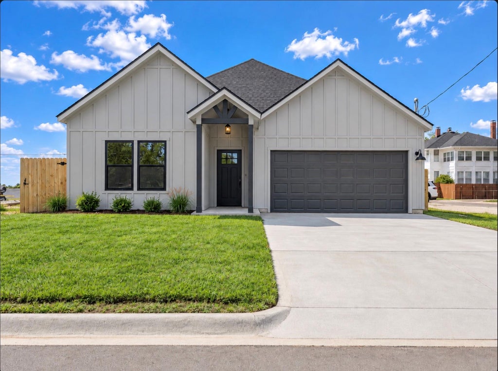 Photo of 271 Manse Ave, Giddings, TX 78942 (MLS # 3985551)