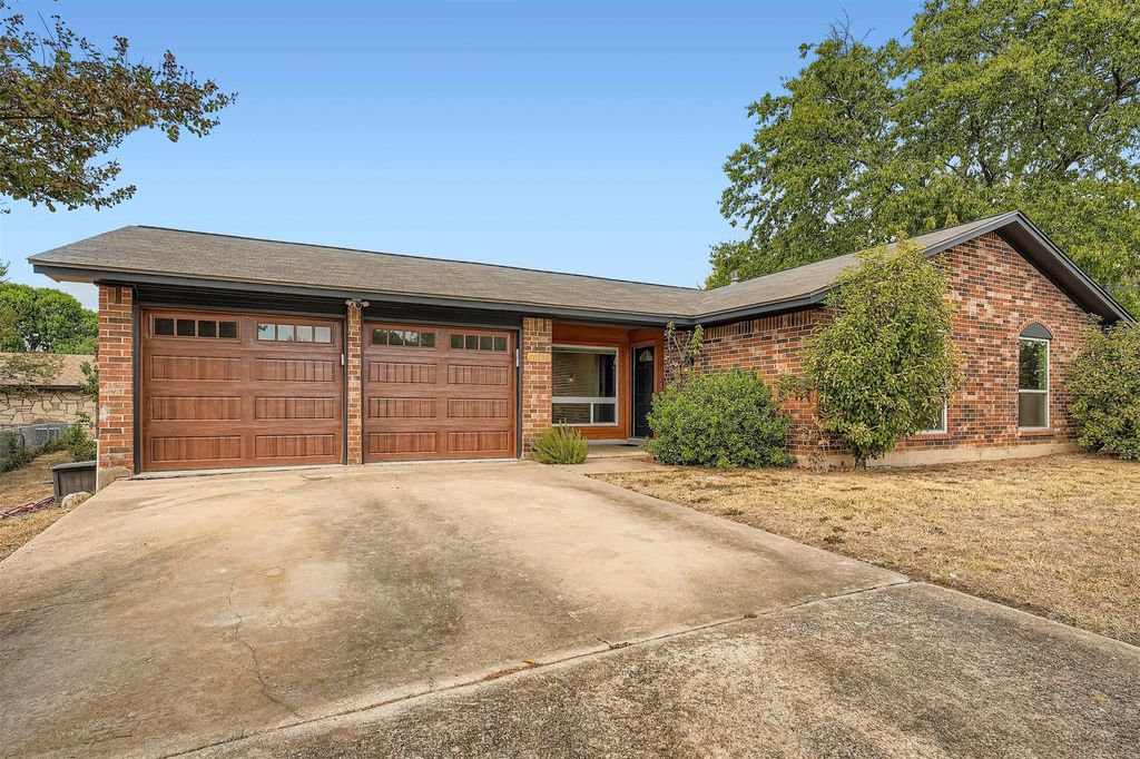 Photo for 10302 Button Quail CV, Austin, TX 78758 (MLS # 9096591)