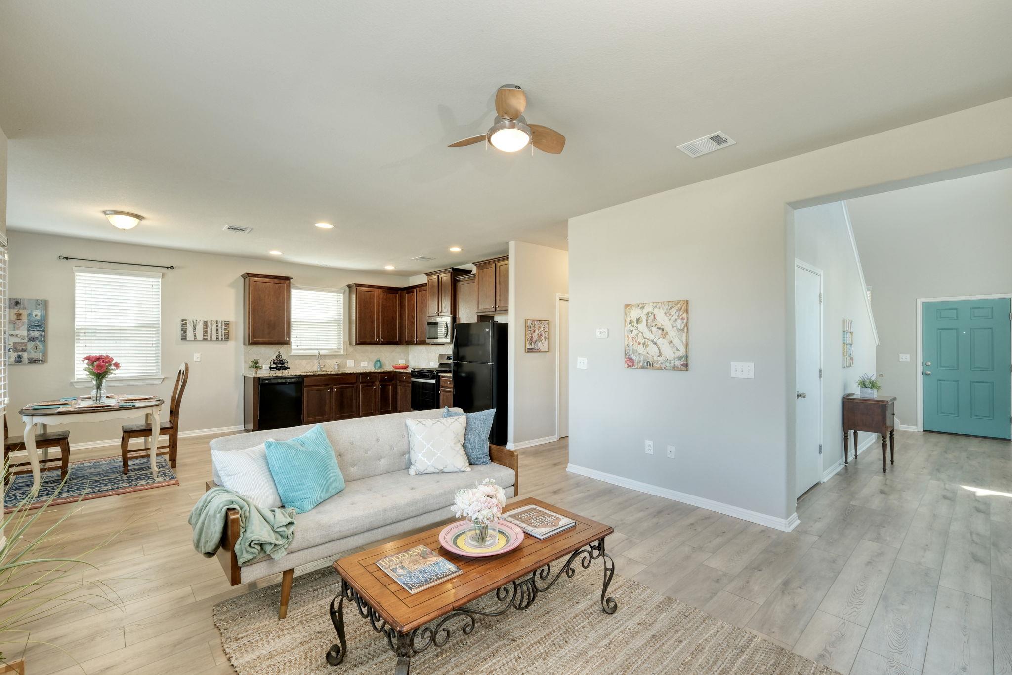 243 Twisted Oaks LN