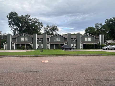 Photo of 1007 Water ST #104, Bastrop, TX 78602 (MLS # 2423646) Photo of 1007 Water ST #104, Bastrop, TX 78602 (MLS # 2423646)