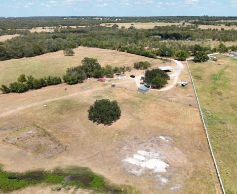 222 Powell LN Elgin TX 78621