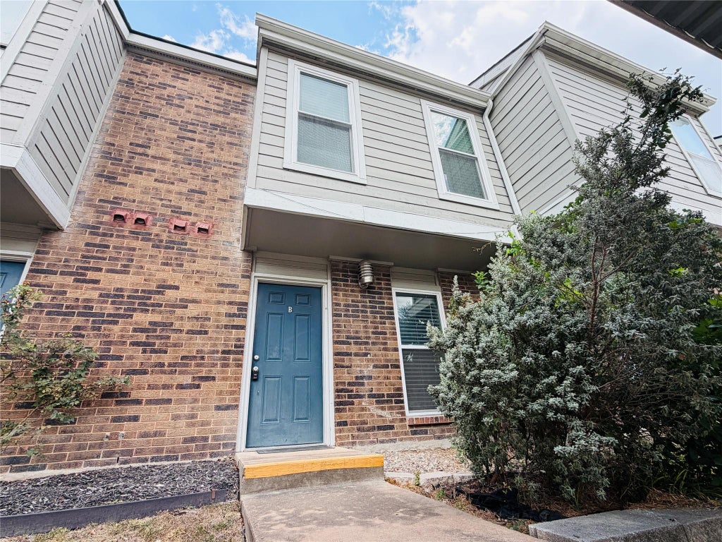 Photo of 2018 W Rundberg LN #12B, Austin, TX 78758 (MLS # 4100022)