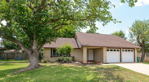 Single Family Residence in Austin TX 11811 Barrington WAY.jpg