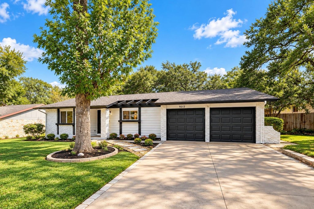 Photo of 9313 Longvale DR, Austin, TX 78729 (MLS # 1608031)