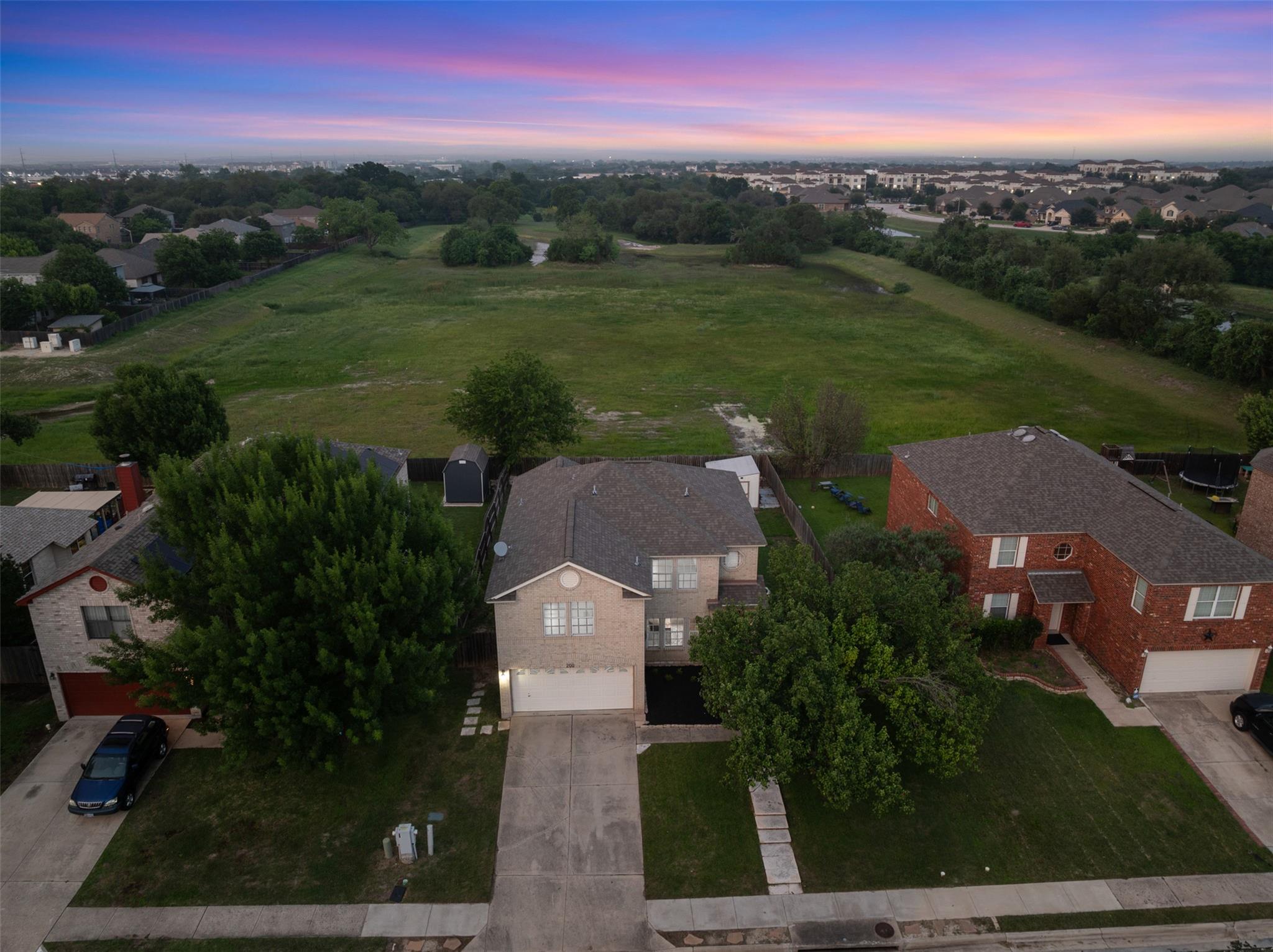 200 Deercreek LN