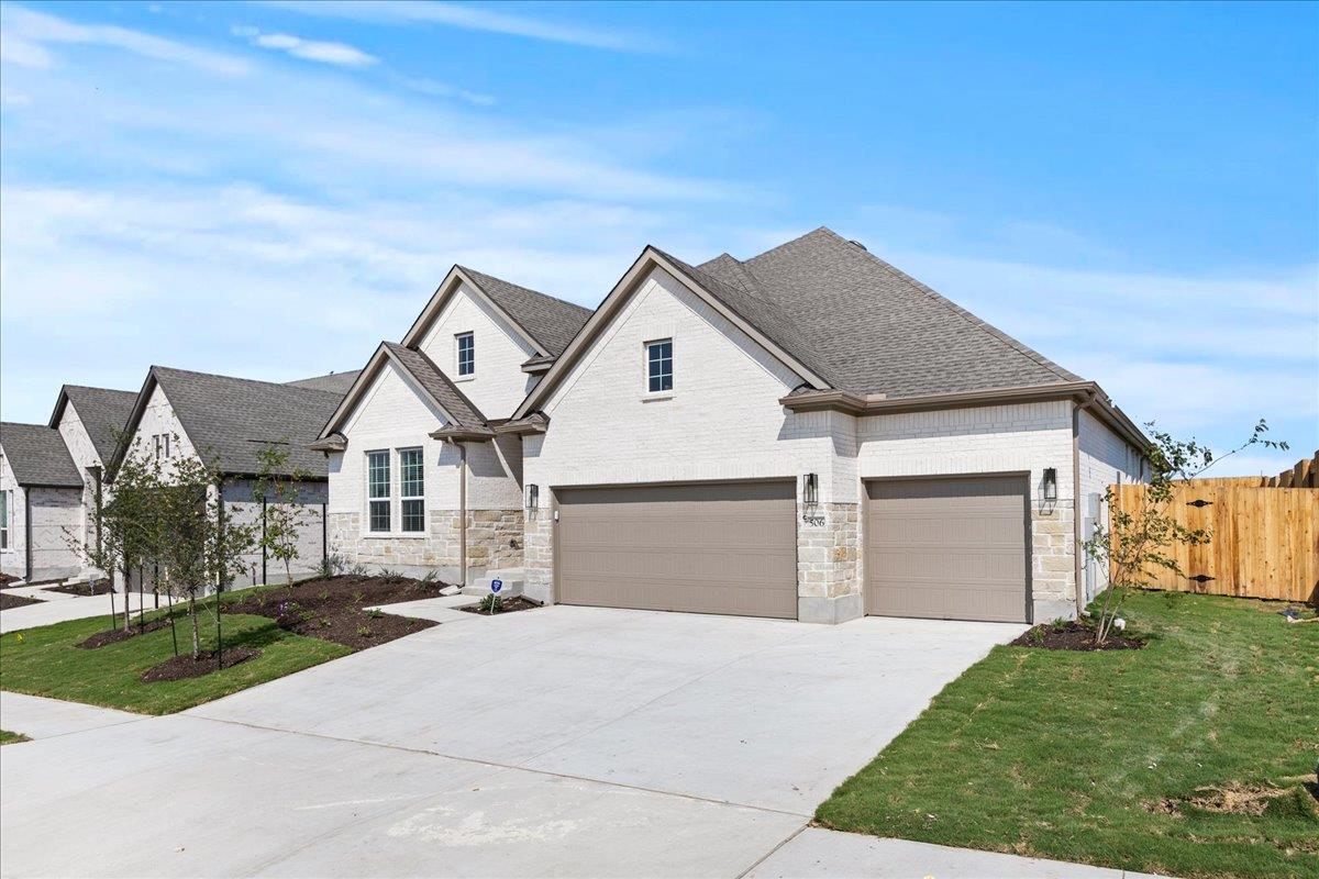 506 Diamondleaf DR