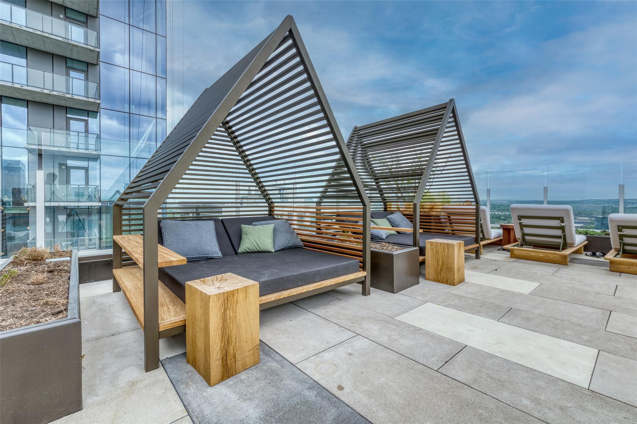 48 East Ave 2211