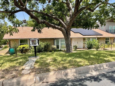 Photo of 1706 Windoak DR, Austin, TX 78741 (MLS # 7365493)