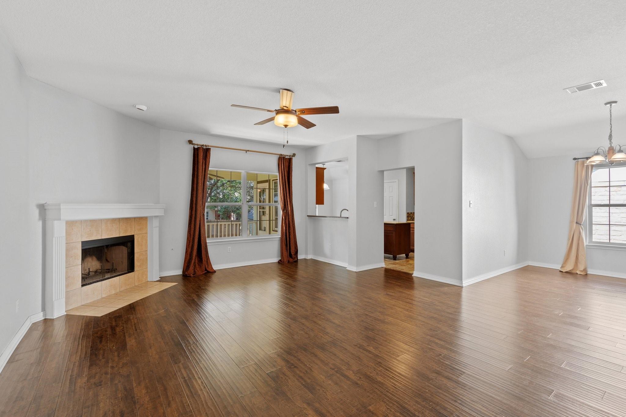 1609 Abbey LN