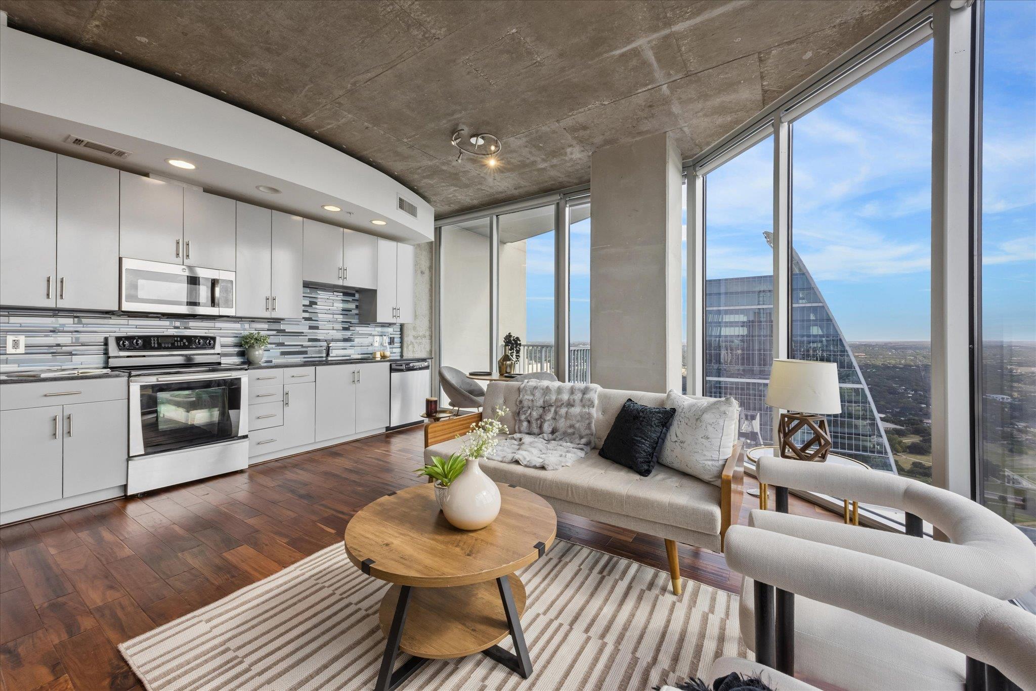 360 Nueces ST 4202