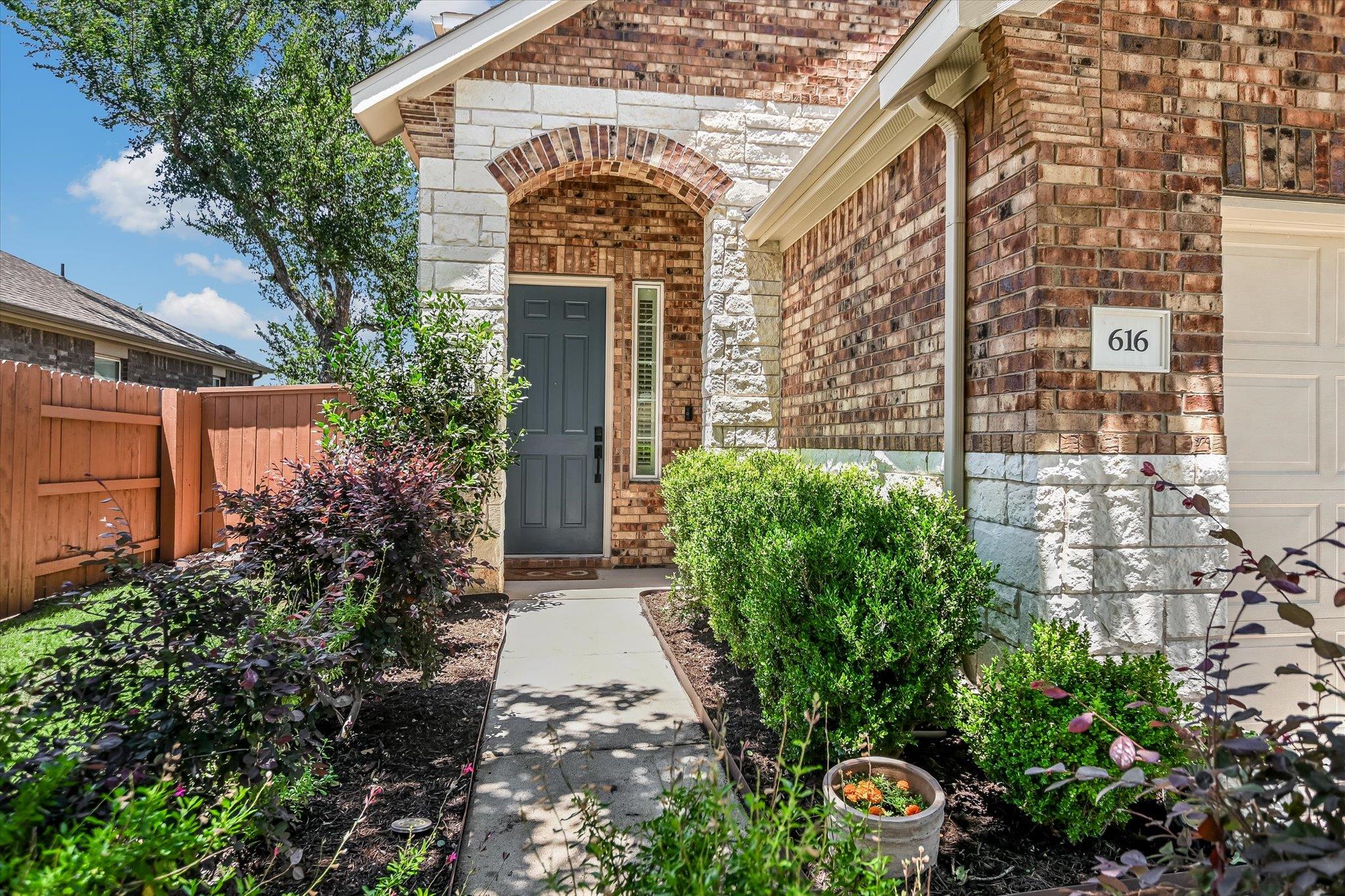 616 Pheasant Hill LN