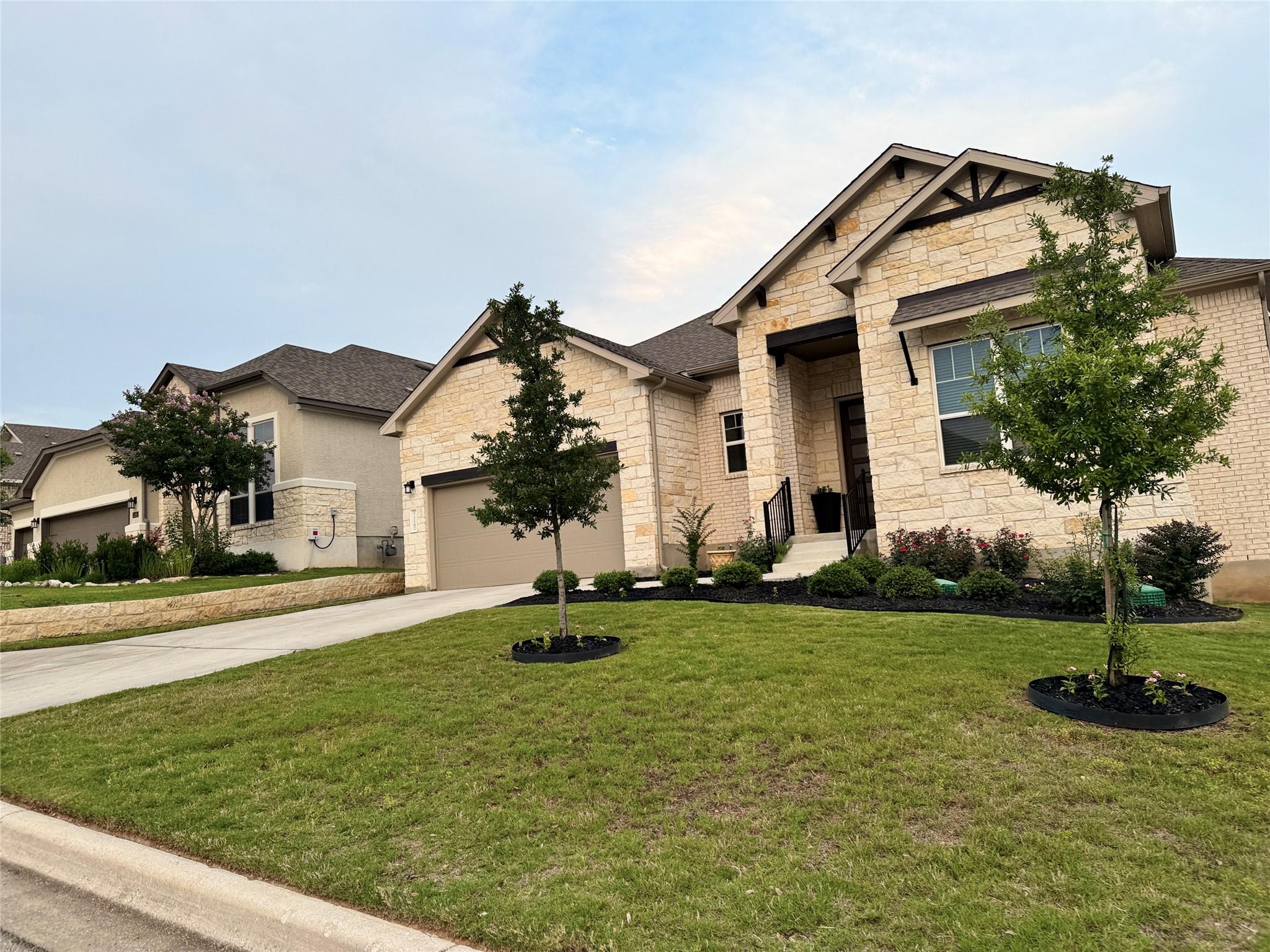 1162 Thicket LN