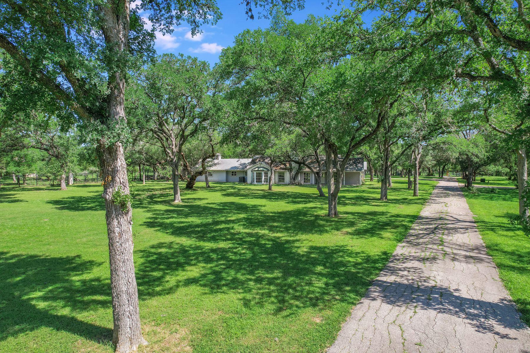 780 Oakdale DR