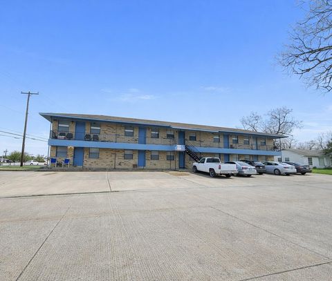 Photo of 1706 W Cameron Ave, Rockdale, TX 76567 (MLS # 5068374)