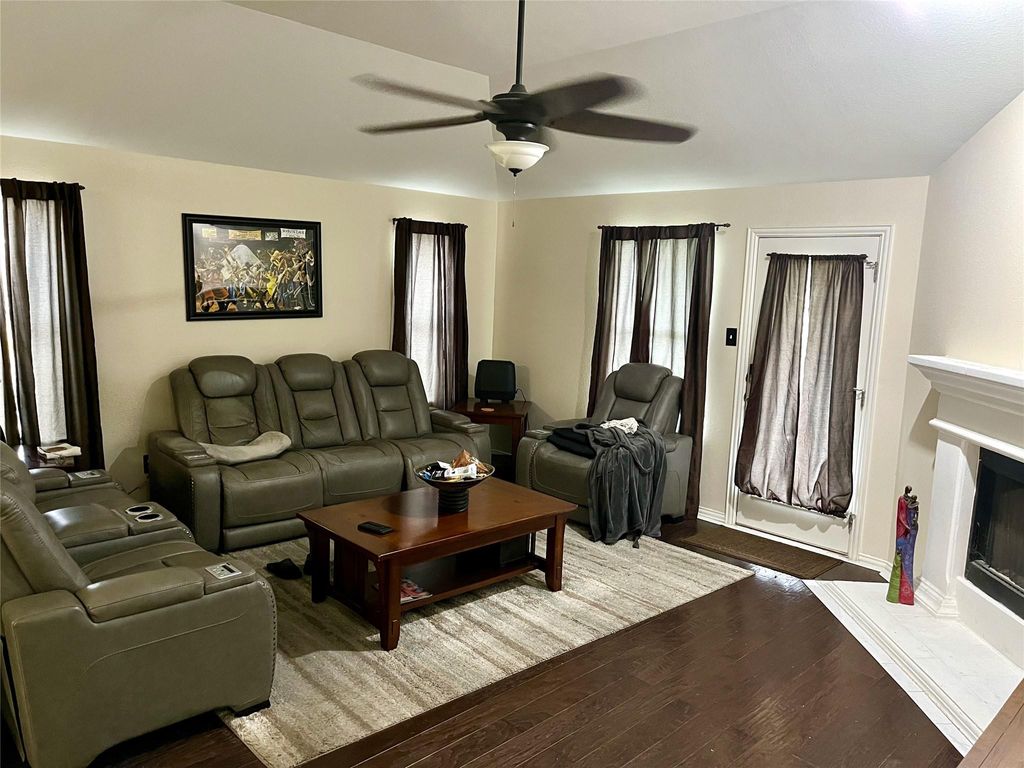 Photo of 142 Amber Oak DR, Kyle, TX 78640 (MLS # 7189276)