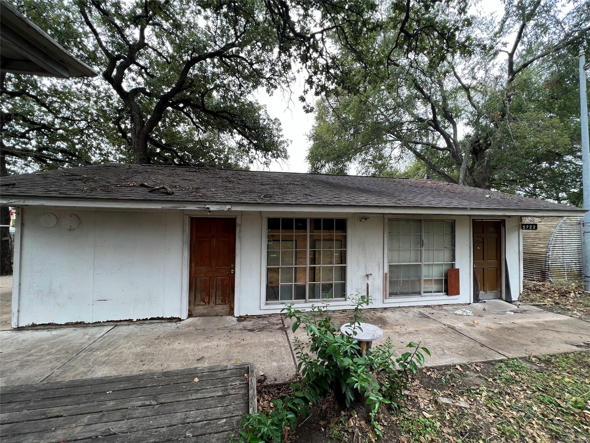 5722 Manor RD