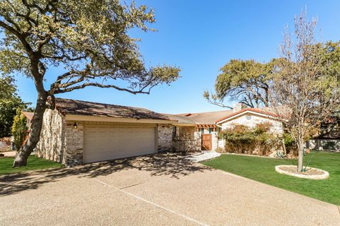 Photo of 208 Crescent BLF, Lakeway, TX 78734 (MLS # 5421168)