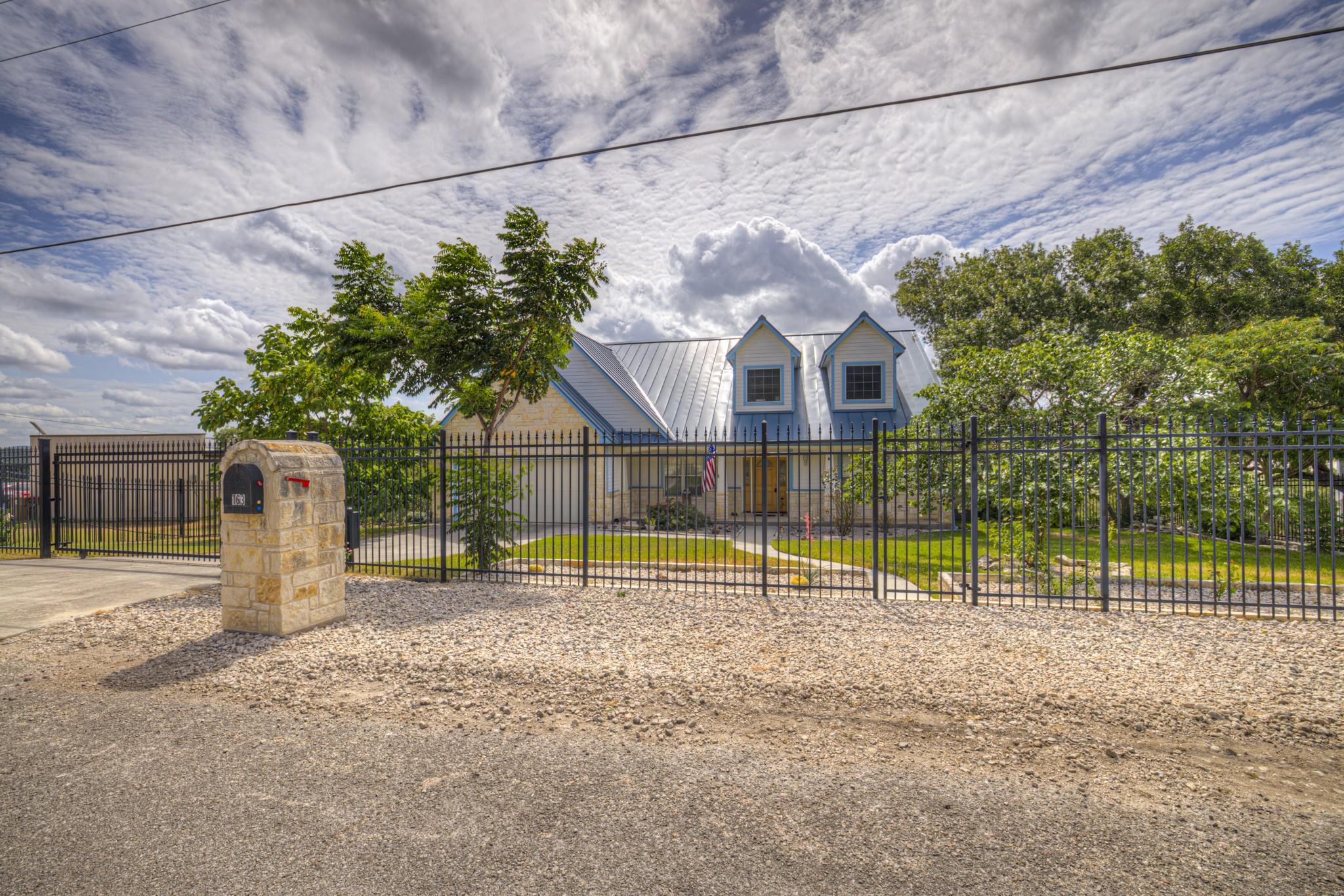 163 Riedel LN