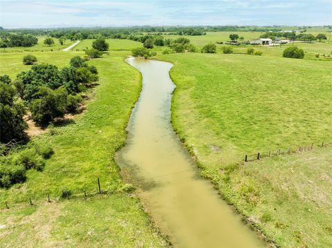 1354 CR 281 Shiner TX 77984