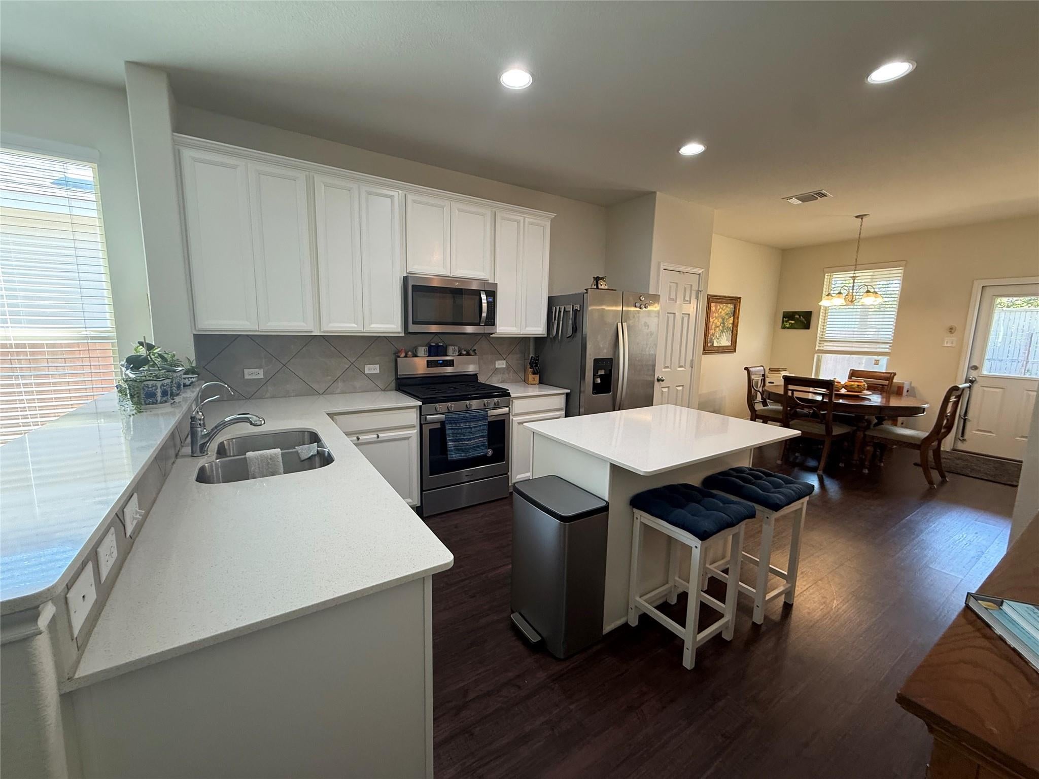 281 La Dera DR