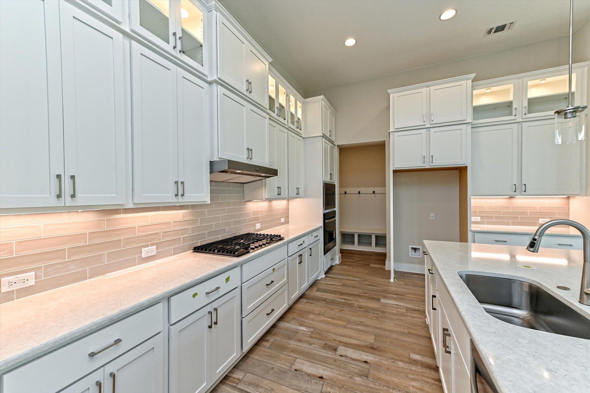 1221 Stormy DR