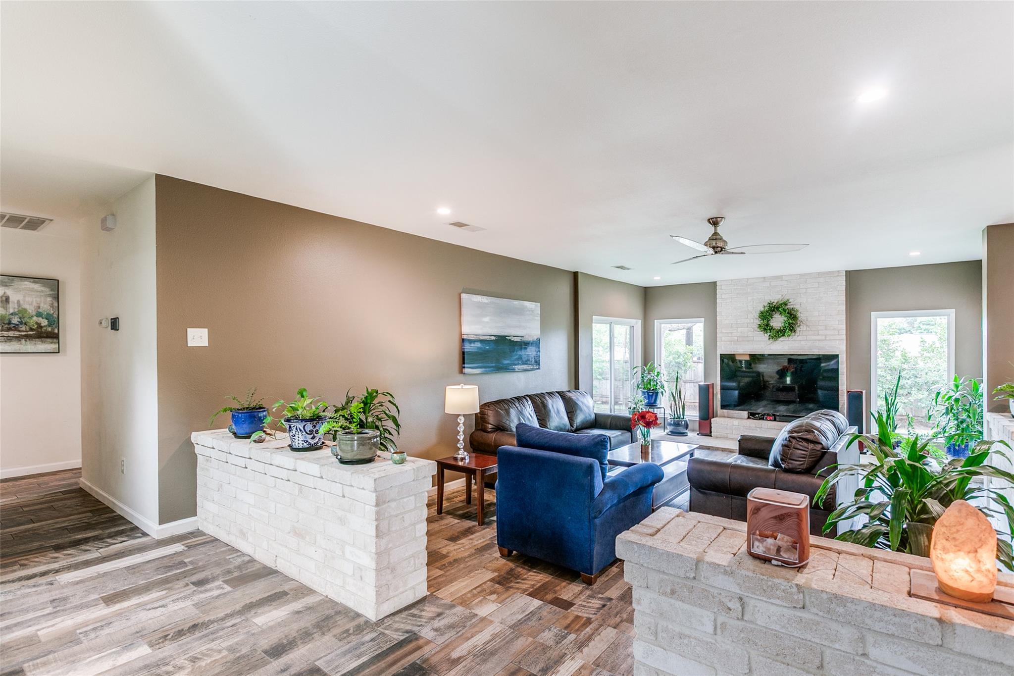 110 Fleetwood DR