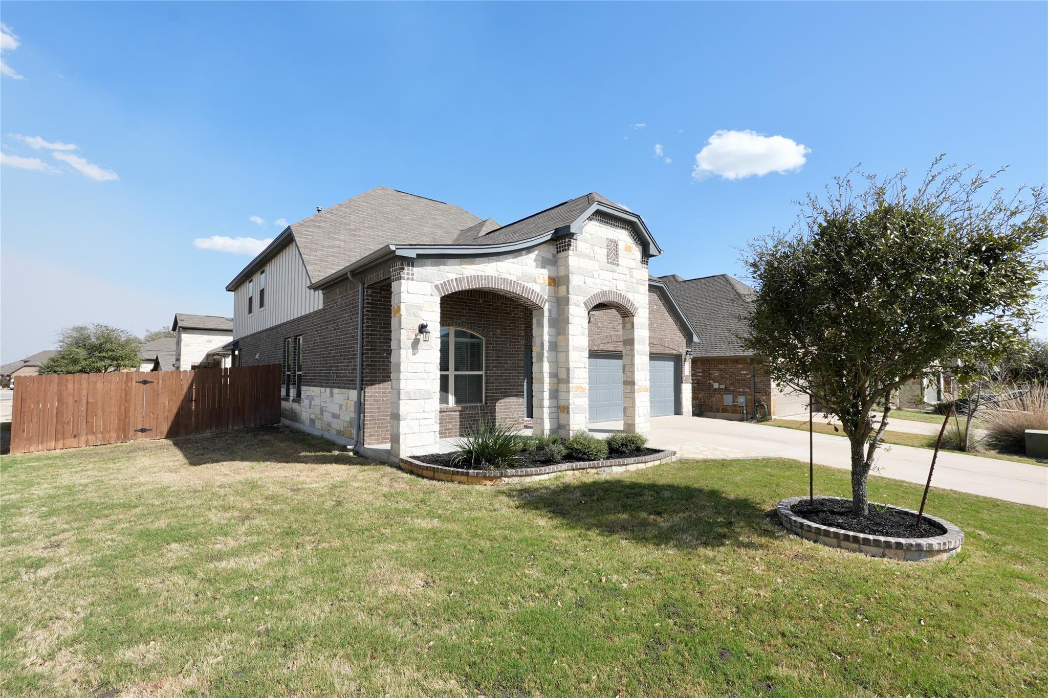 13301 Larrys LN
