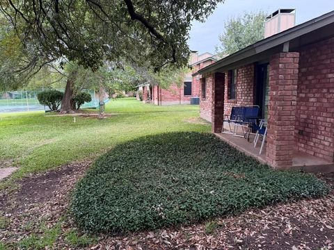 Tiny photo for 907 E Meadowmere LN, Austin, TX 78758 (MLS # 8326225)