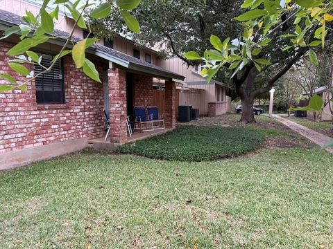 Tiny photo for 907 E Meadowmere LN, Austin, TX 78758 (MLS # 8326225)