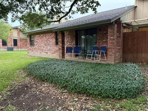 Tiny photo for 907 E Meadowmere LN, Austin, TX 78758 (MLS # 8326225)