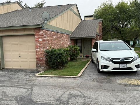 Tiny photo for 907 E Meadowmere LN, Austin, TX 78758 (MLS # 8326225)