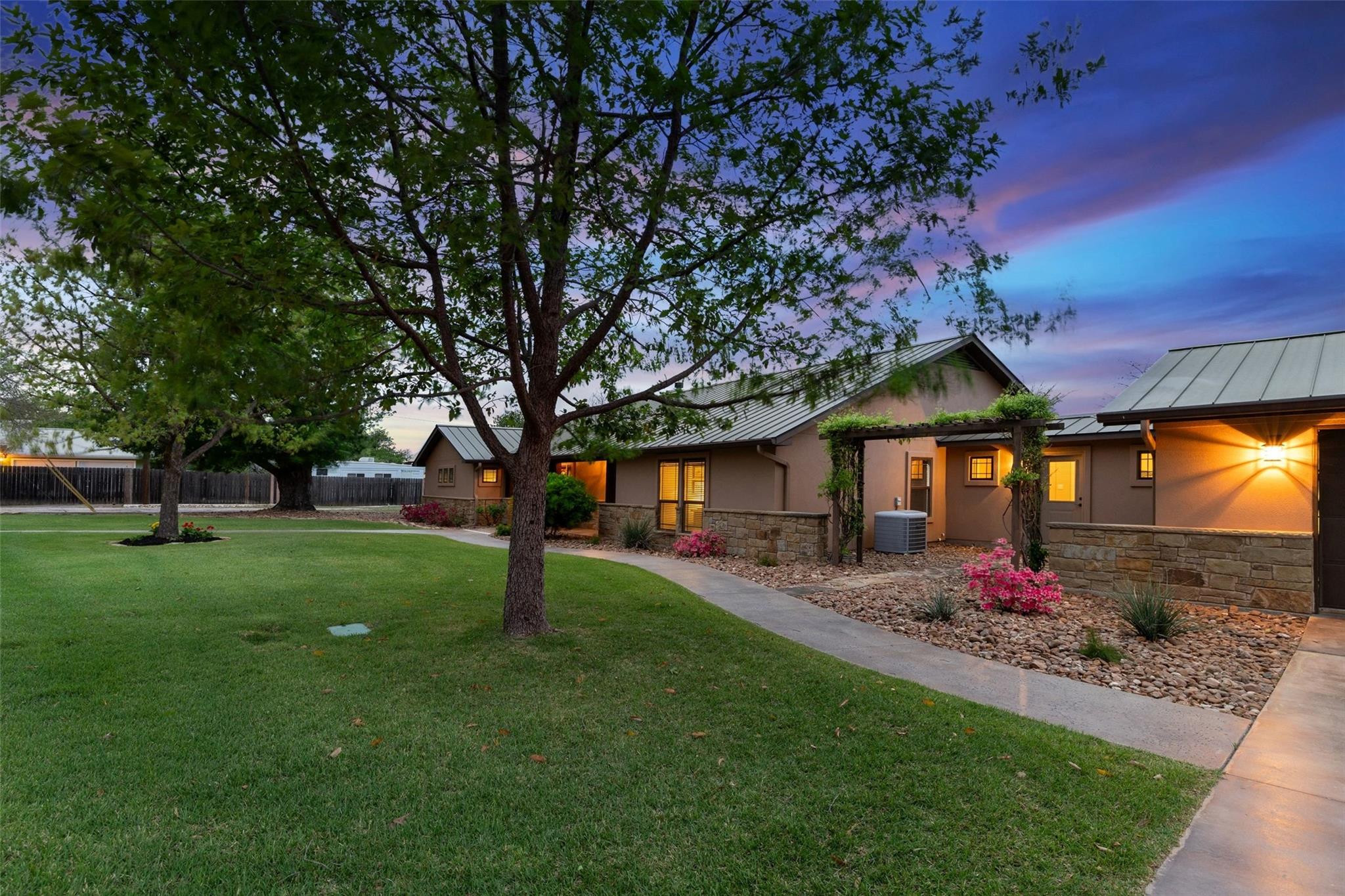 348 Carlson CIR