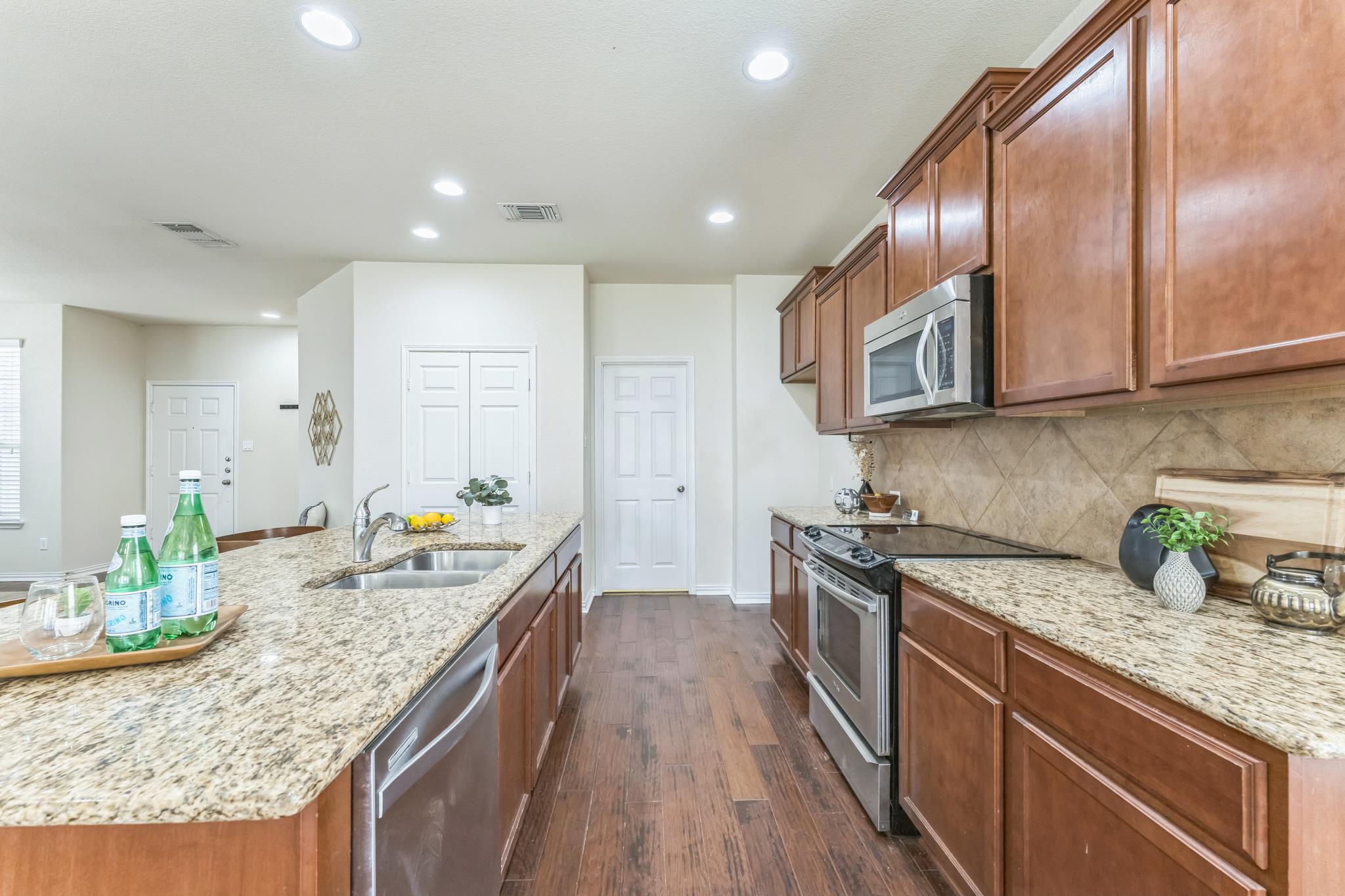 16237 Travesia WAY