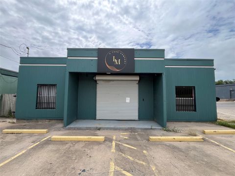 Photo of 513 Thompson LN, Austin, TX 78742 (MLS # 6166088)