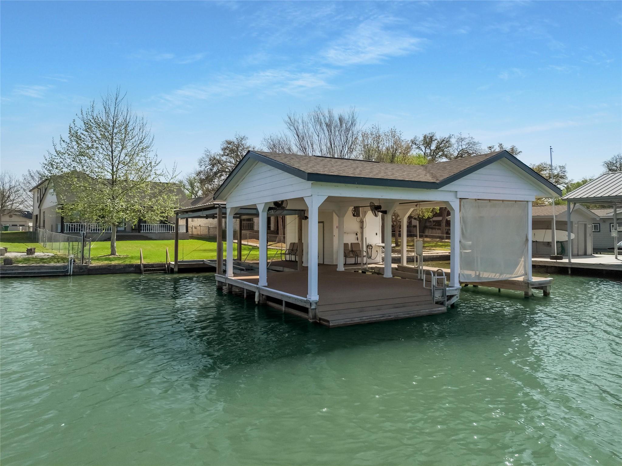 411 W Greenbriar DR