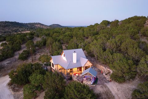 221 Flat Rock Creek RD Comfort TX 78013