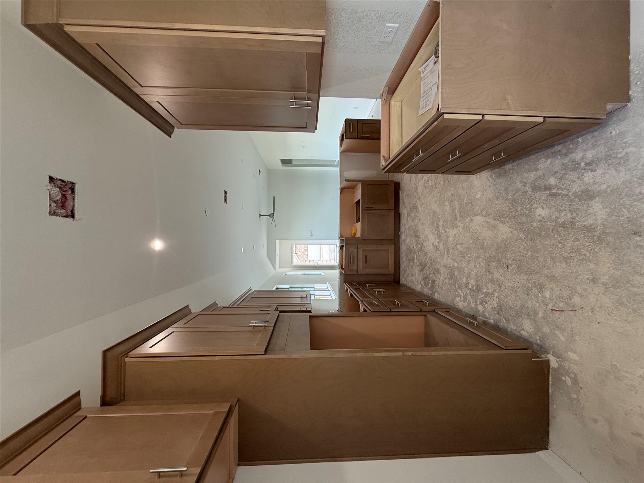 232 Tenny LN