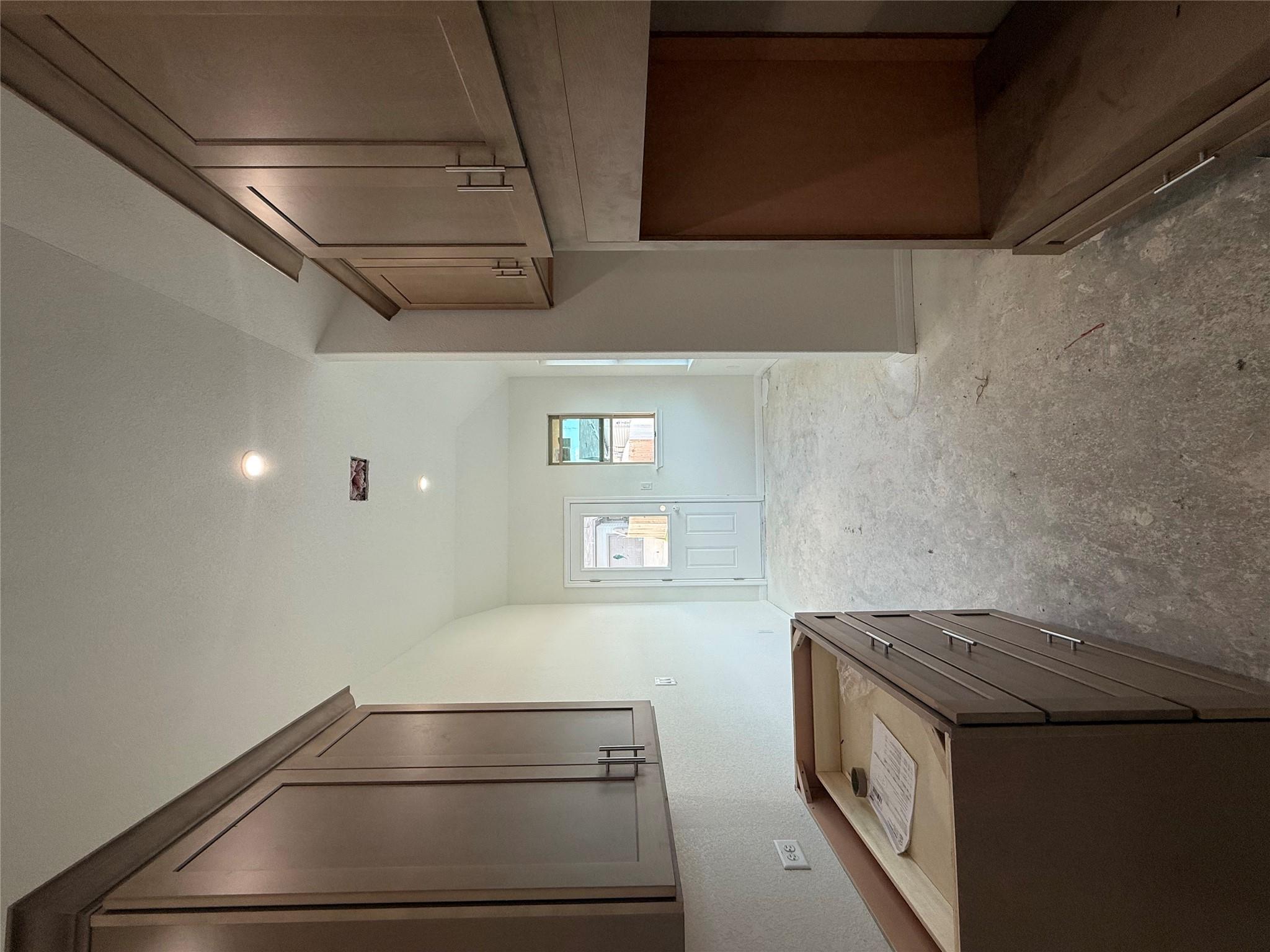 232 Tenny LN