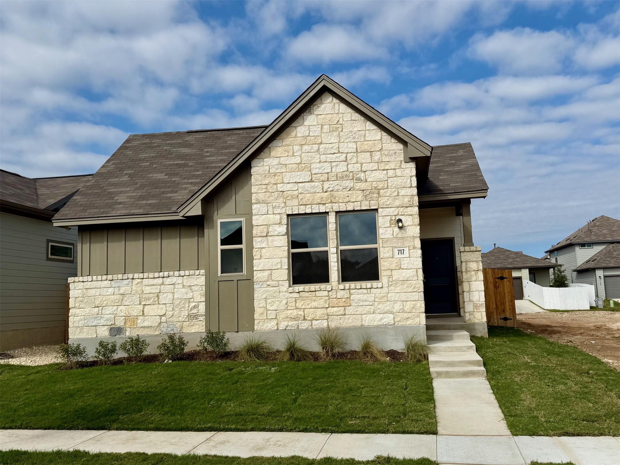 232 Tenny LN