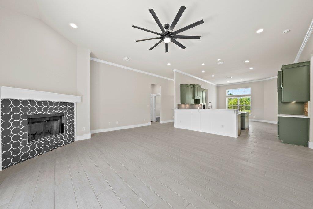 11 Moonlight LN