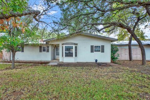 1801 N Llano ST N Fredericksburg TX 78624